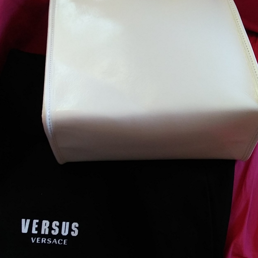 Verscace white patent leather tote - Picture 3 of 3